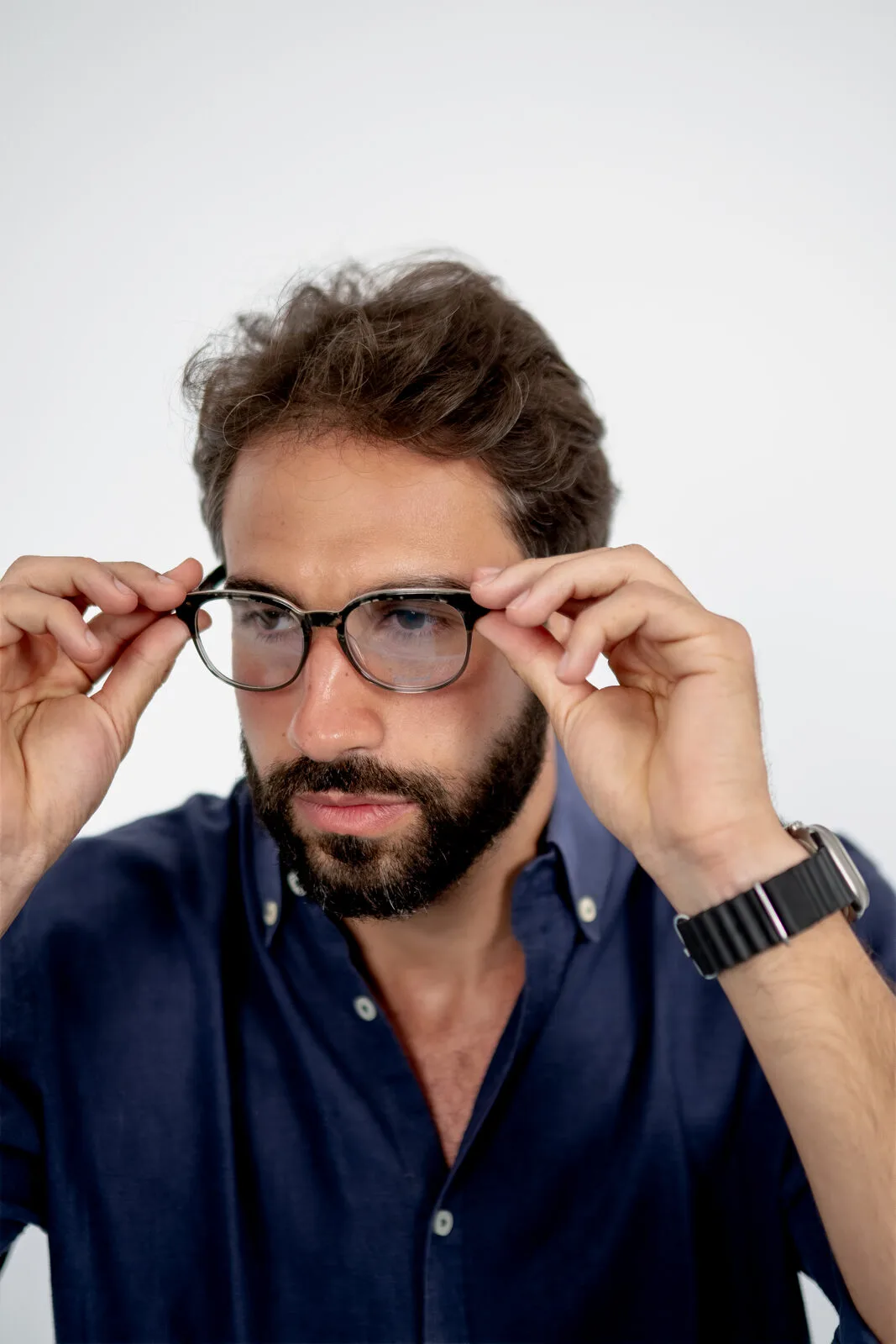 Optirama founder adjusting a pair of acetate frames