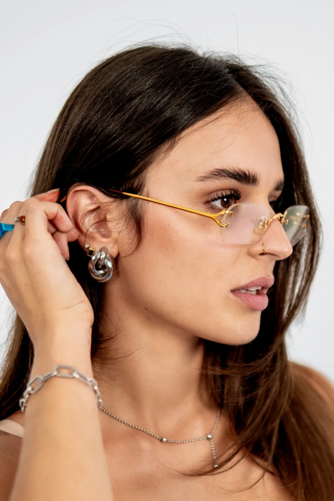 A precision fitting of rimless lenses at the Optirama lab